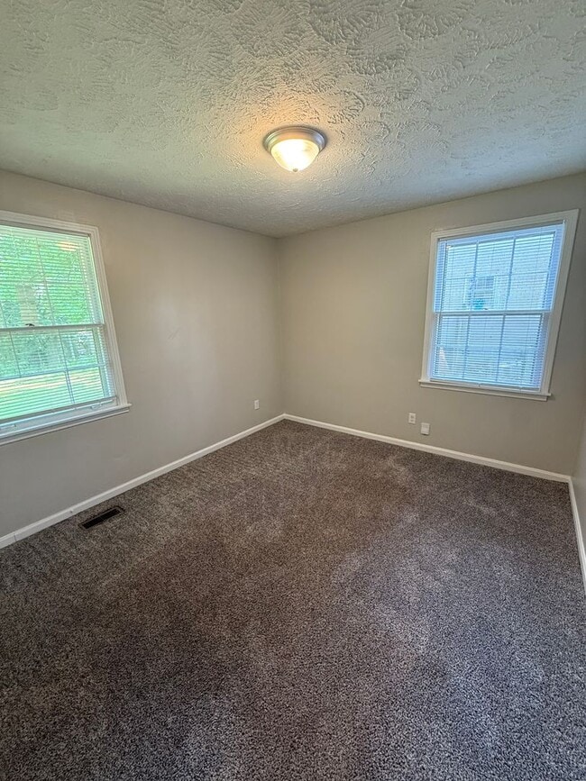 Building Photo - 2BR Brick Home in Dickson