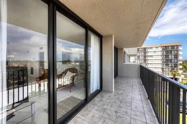 Building Photo - 1055 S Beach Rd