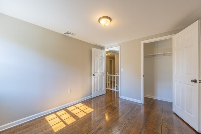 Building Photo - Charming 4 Bedroom Colonial with Updated K...