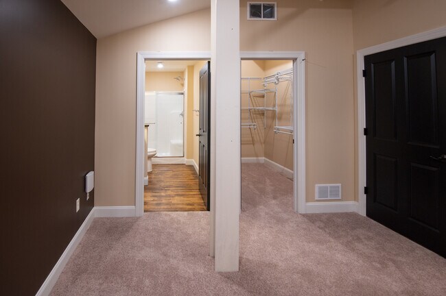 Building Photo - 433 W Railroad St