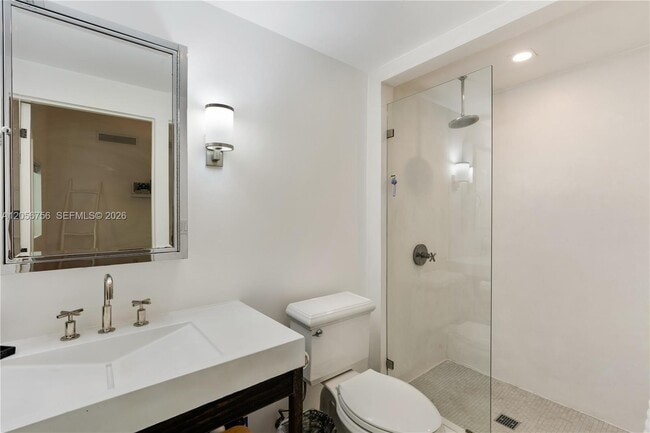 Building Photo - 270 Island Dr