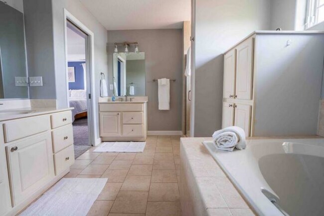 Building Photo - 407 18th St