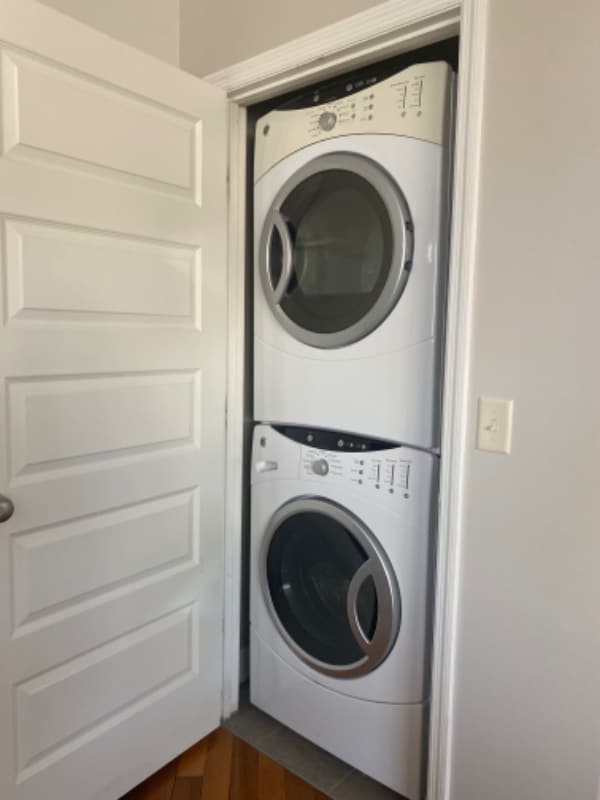 Building Photo - 4 W 17th St