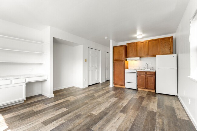 Building Photo - Canyon Place Apartments