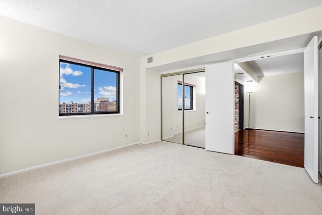 Building Photo - 5902 Mt Eagle Dr