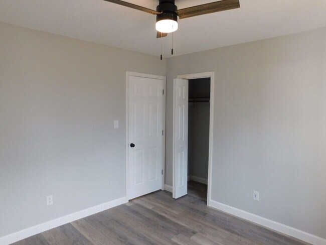 Building Photo - 208 Cedar Ridge Ct