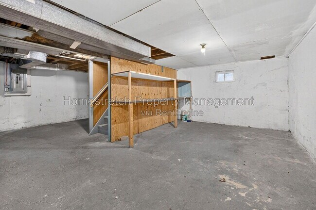 Building Photo - 575 Glorose Dr