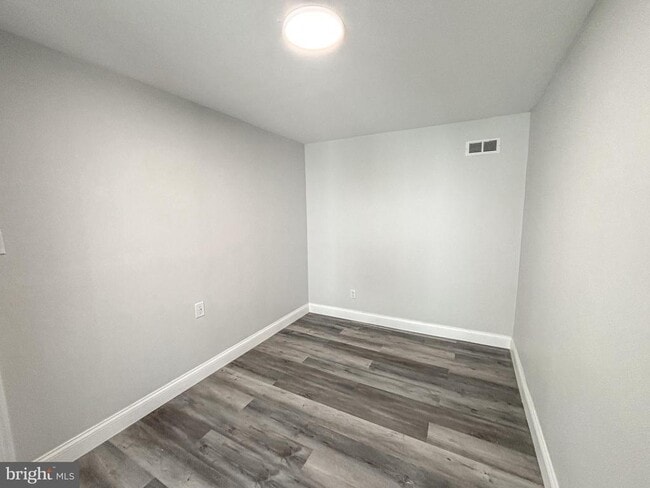 Building Photo - 1143 S Mole St