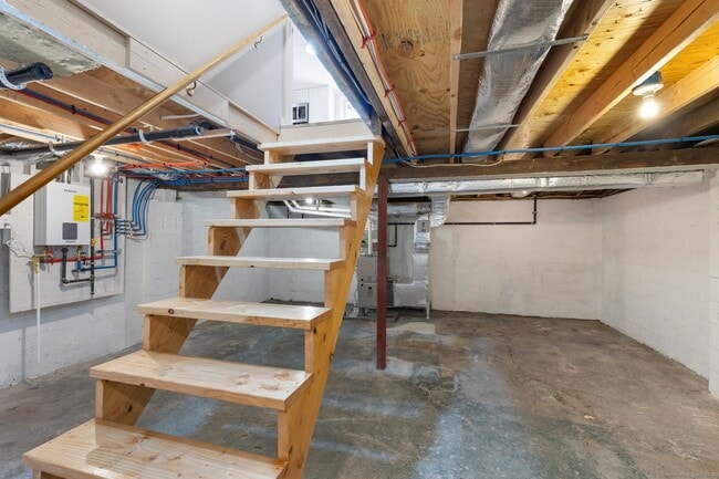 Building Photo - 588 North St
