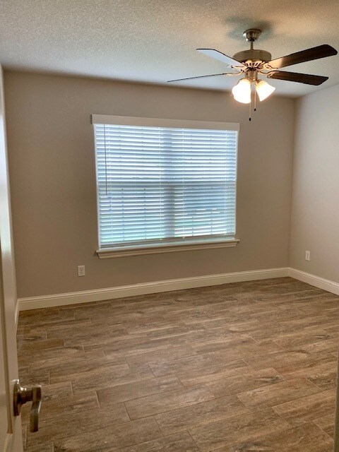 Building Photo - 5601 Sapphire Dr