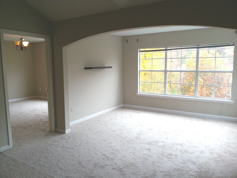 Sunroom - 704 Bristol Village Dr