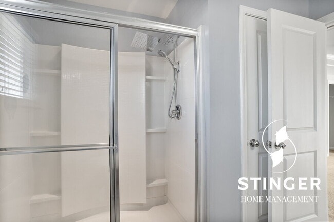 Building Photo - 71 Saluda Way