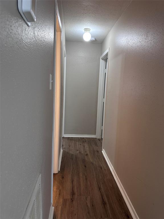 Building Photo - 5255 Beaverbrook Dr