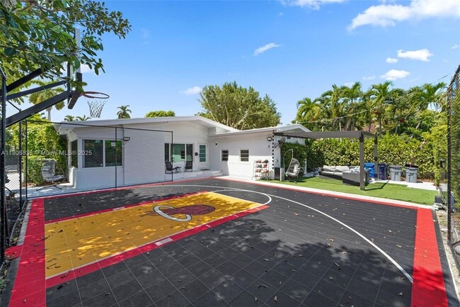 Building Photo - 3748 Prairie Ave