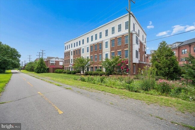 Building Photo - 200 Murdoch Square SE