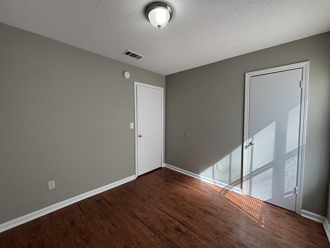 Building Photo - 4450 Arnold Cove