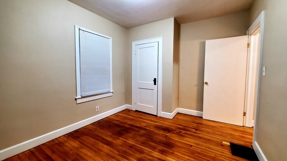 Building Photo - 1825 S East St