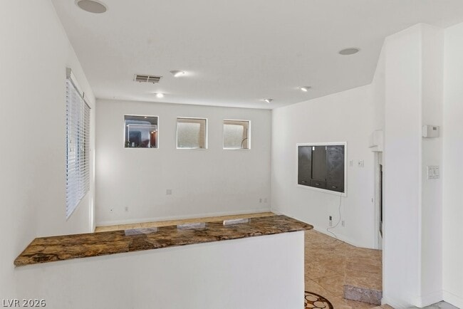 Building Photo - 612 Silver Grove St