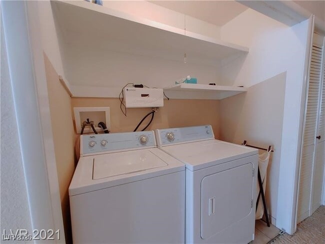 Building Photo - 630 E Simkins Rd