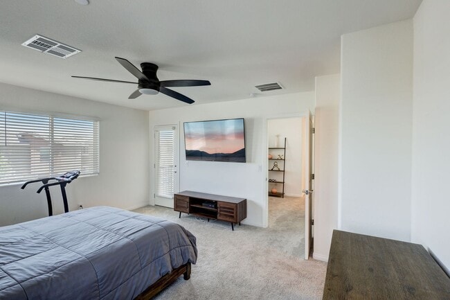 Building Photo - Modern Comfort in Las Vegas: 3-Bedroom Gem with Pool Access