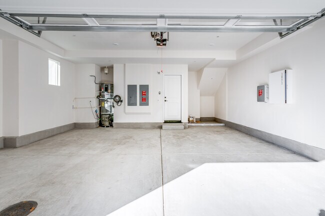 Building Photo - 414 Caliper Wy