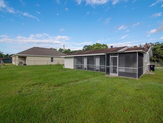 Building Photo - 650 SE Evergreen Terrace