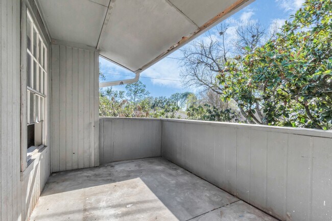 Building Photo - 9700 Leawood Blvd