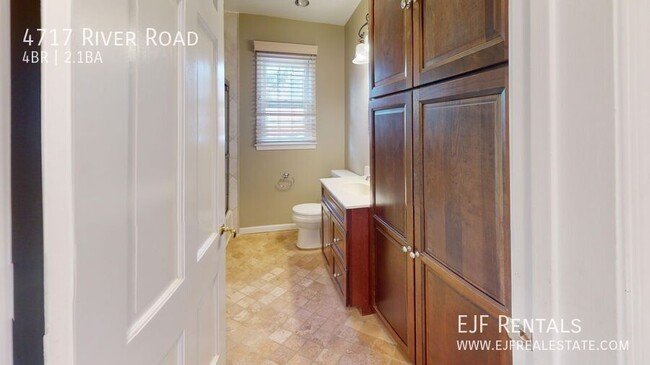 Building Photo - Bethesda/Friendship Heights Four Bedroom I...