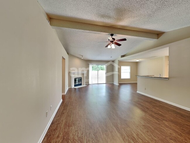 Building Photo - 8216 Leafcrest Dr