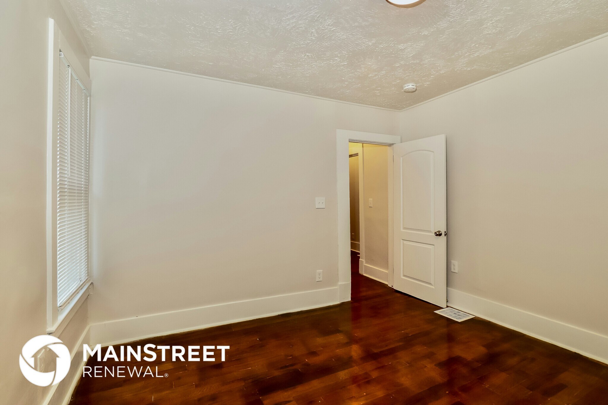 Building Photo - 3732 River Park Dr