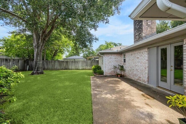 Building Photo - 14130 Britoak Ln