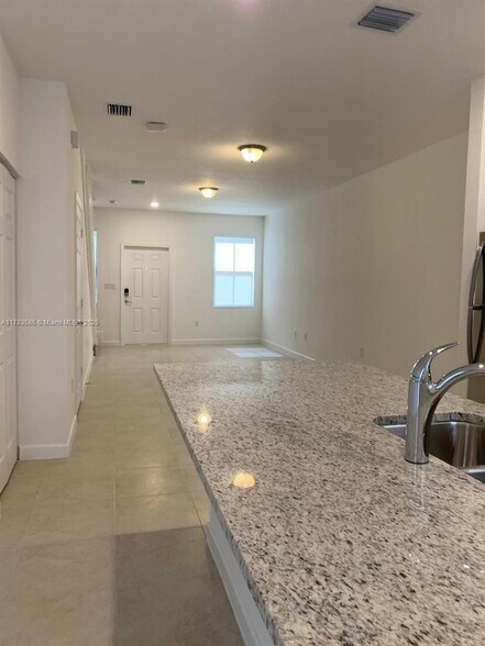Building Photo - 1631 SW 28th St
