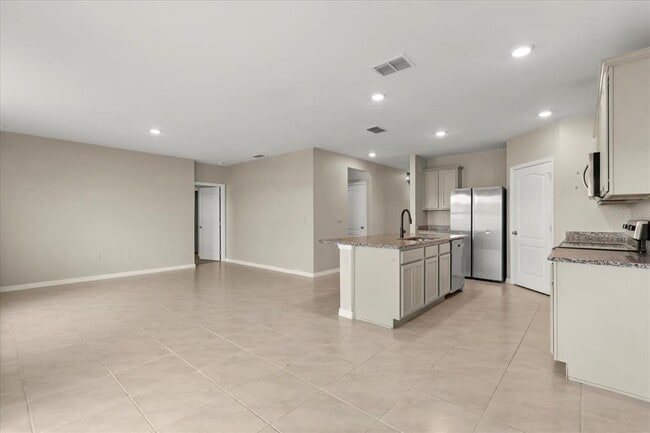 Building Photo - 5246 Mahogany Dr