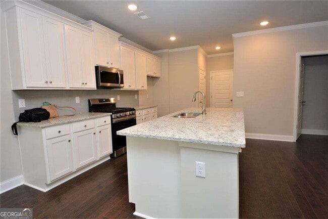 Building Photo - 2170 Manor Pointe Dr