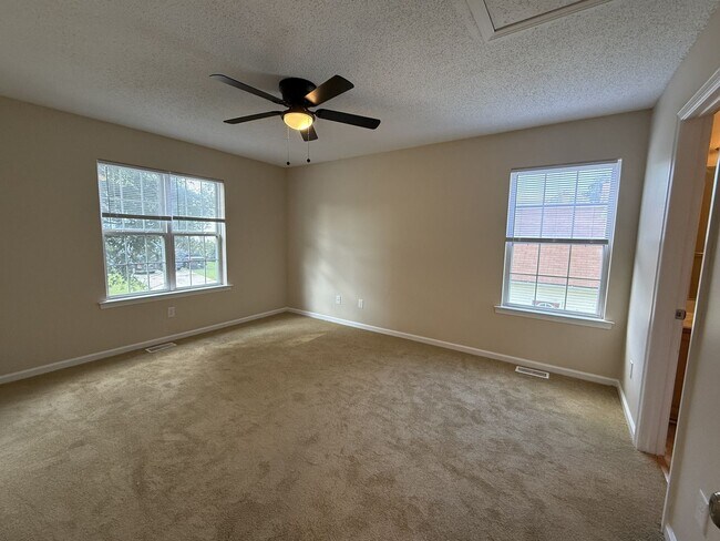 Building Photo - 221 Sherbrooke Dr
