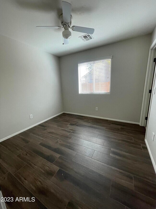 Building Photo - 3517 E Crescent Way