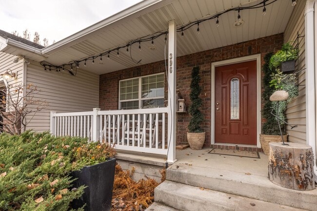 Building Photo - 3 Bedroom 2 bath home in Sugar City Idaho 2 stall garage in awesome neighborhood