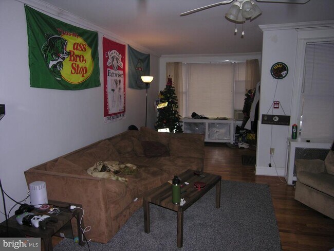 Building Photo - 577 Green Ln