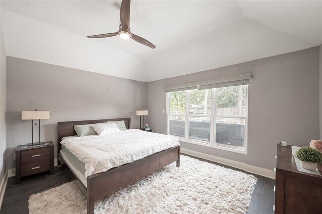 Building Photo - 1407 Lakecliff Dr