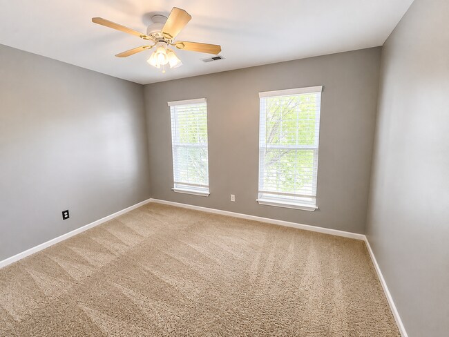 Building Photo - 711 Dutchman Ct