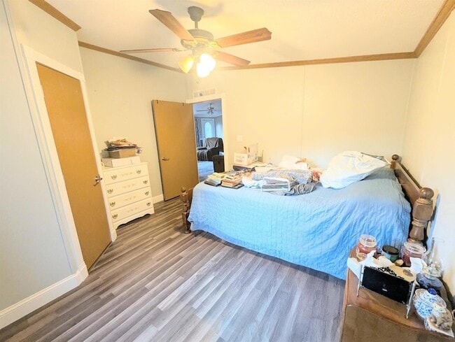 Building Photo - 43 Crestwood Dr