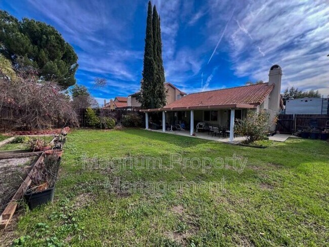 Building Photo - 39761 Rustic Glen Dr