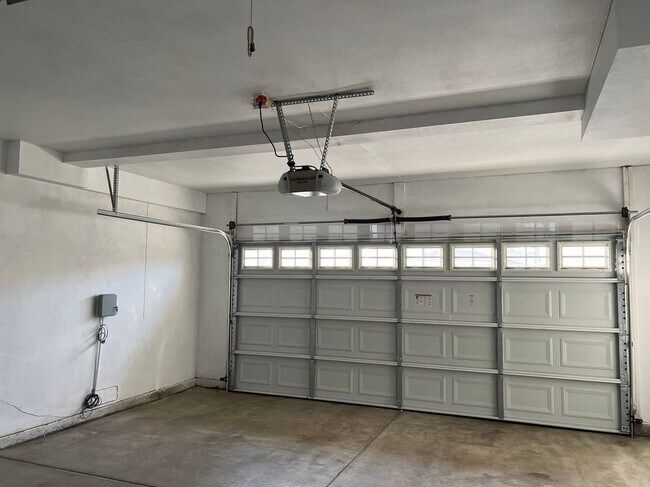 Building Photo - 12038 Ratner St