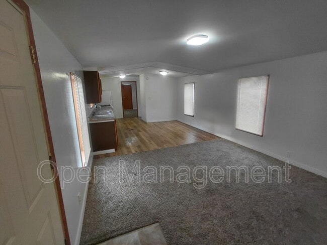 Building Photo - 301 Mantle Ave