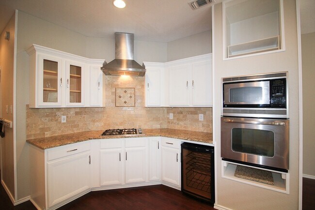 Building Photo - Beautiful home in Helotes. 3 Bedroom, 2 1/2 Bath Move In June 10th!