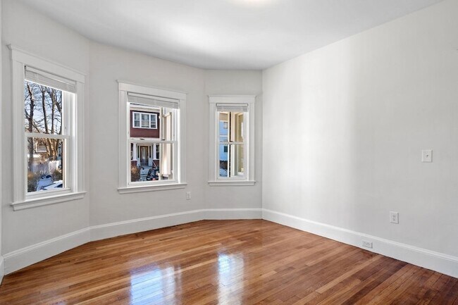 Building Photo - 60 Lithgow St