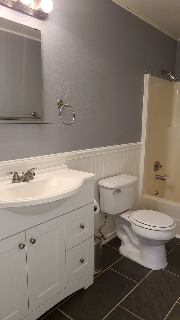 Building Photo - 4107 E Pratt Ave