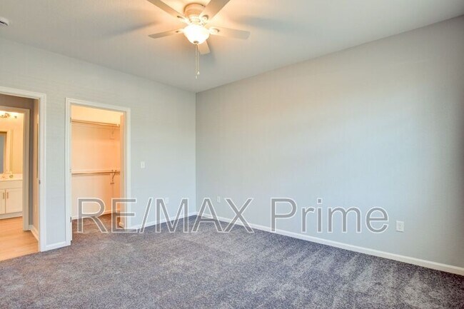 Building Photo - 1720 Vankar Dr