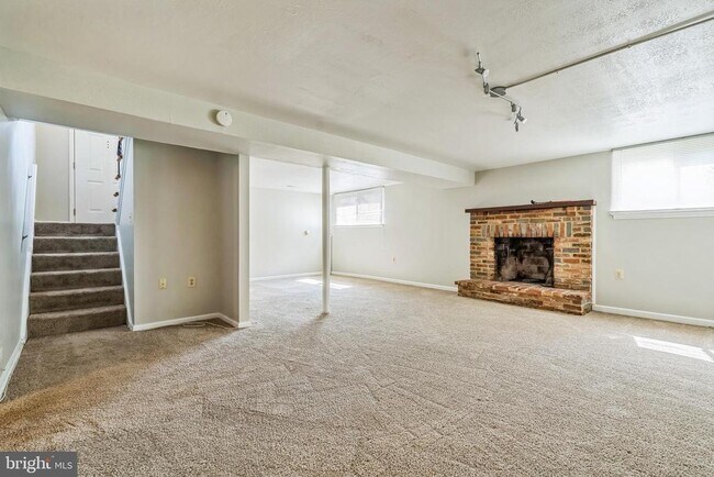 Building Photo - 1365 Rosanna Dr