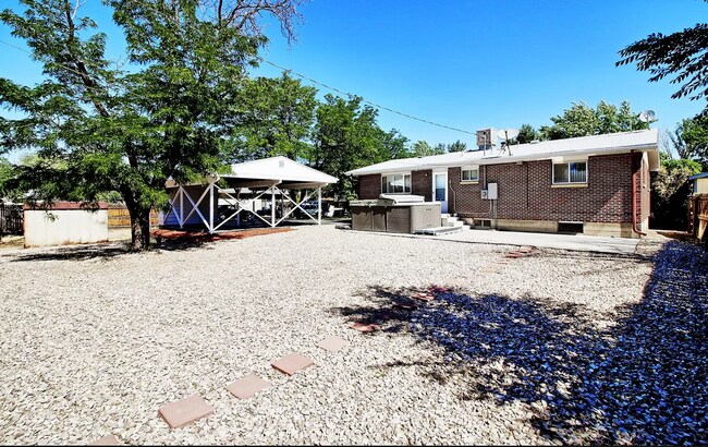 Building Photo - 1625 Walnut Ave